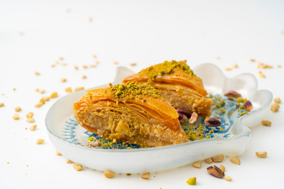 Cedar Pastries Traditional Mediterranean Triangle Baklava (Large)